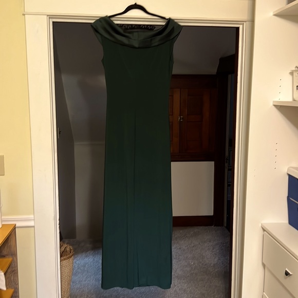 This extremely comfortable dress is a deep evergreen that hangs beautifully. - Picture 2 of 5